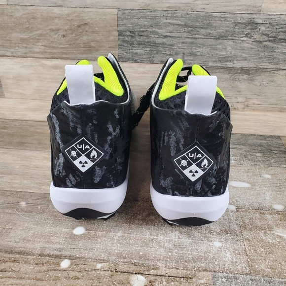 Under Armour Hammer MC 2.0 Men Shoes Sz 10.5 Black White Lace-Up Football Cleats main image 4